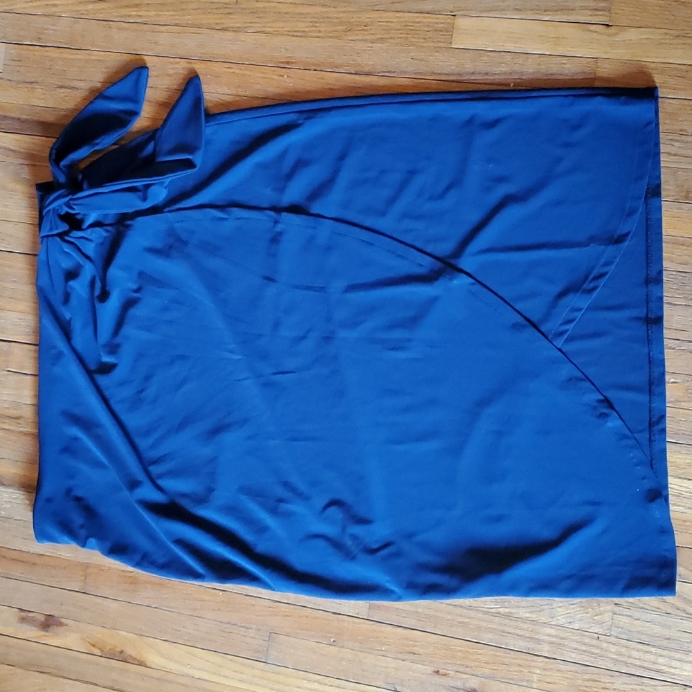Blue skirt from Roz & Ali. XL.